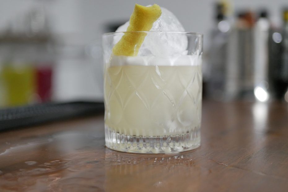 como preparar el coctel whiskey sour