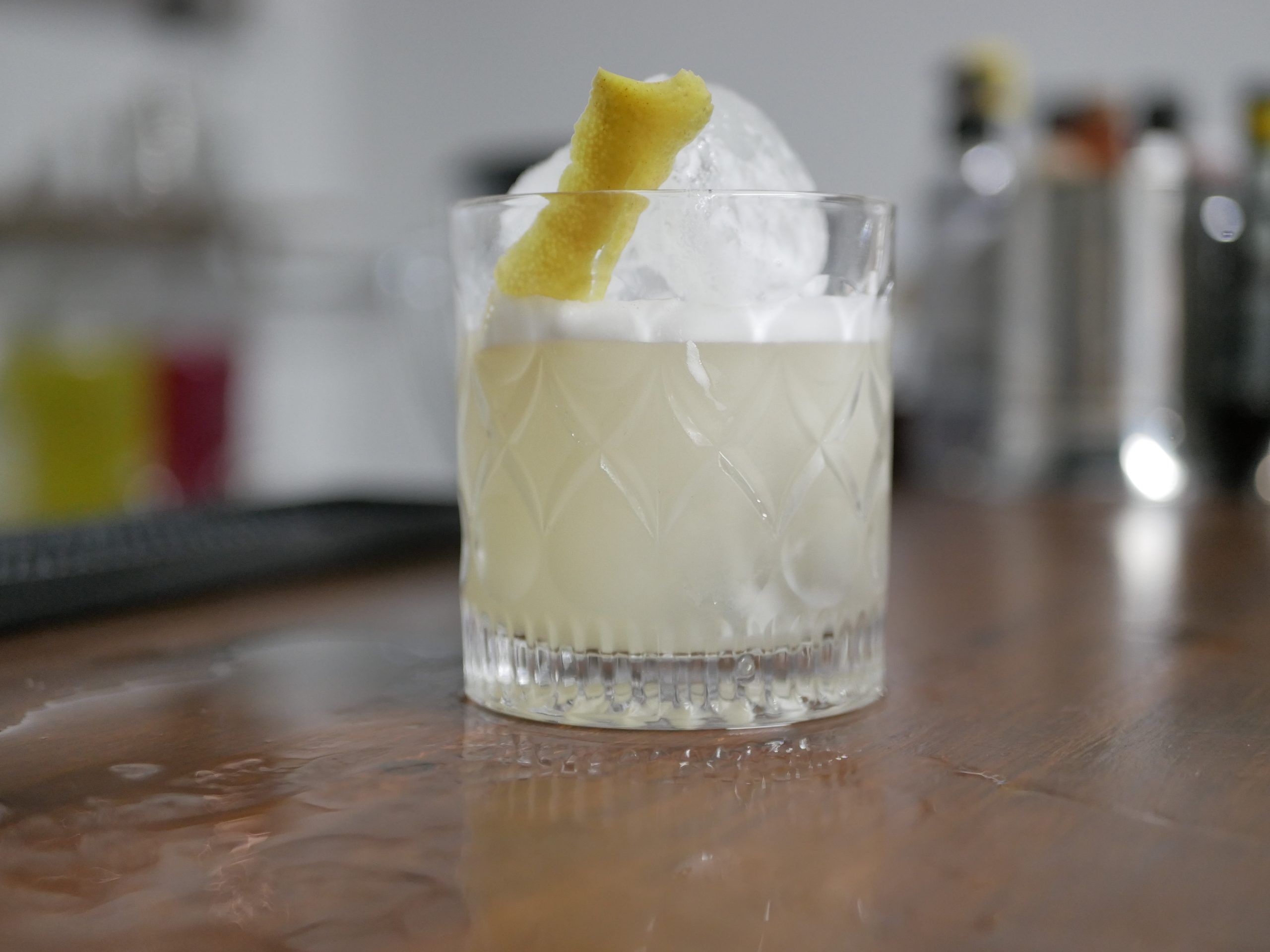 como preparar el coctel whiskey sour